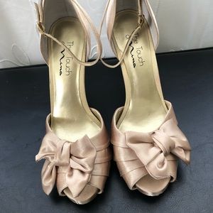 Beautiful silky shoes 👠